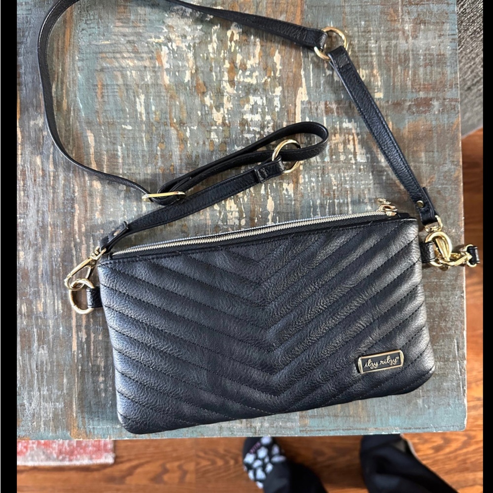 Itzy ritzy boss pouch